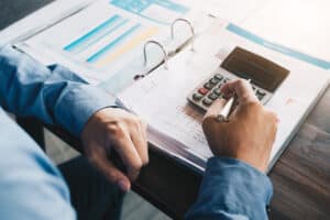 مكتب محاسبة يقدم استشارات مالية في الرياض